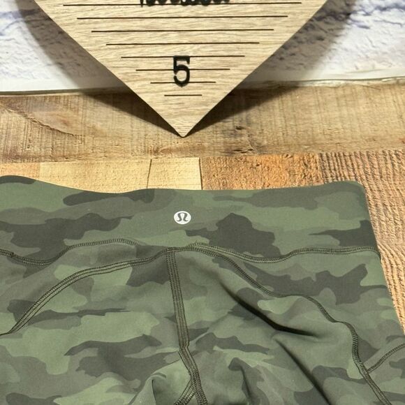 Lululemon Invigorate High-Rise Crop 23"
Heritage 365 Camo Green Twill Multi - Picture 15 of 15